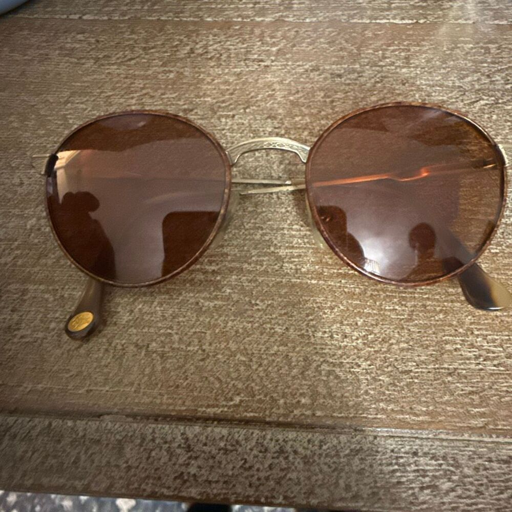 Burberrys Vintage Sunglasses Made in Italy 90s Round Frame